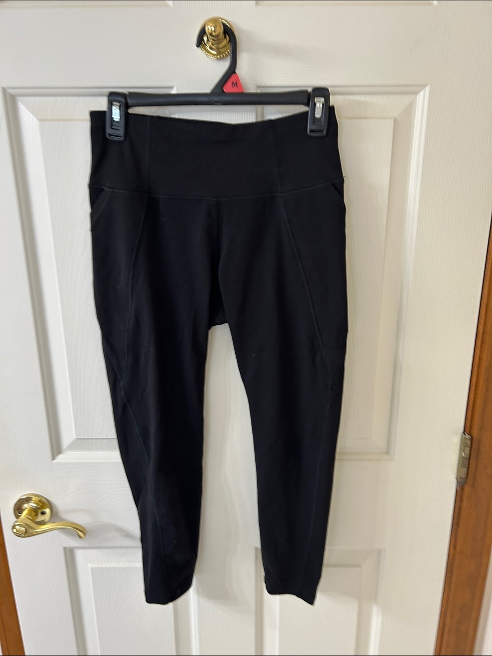 Apana Black High-Rise Capri Leggings